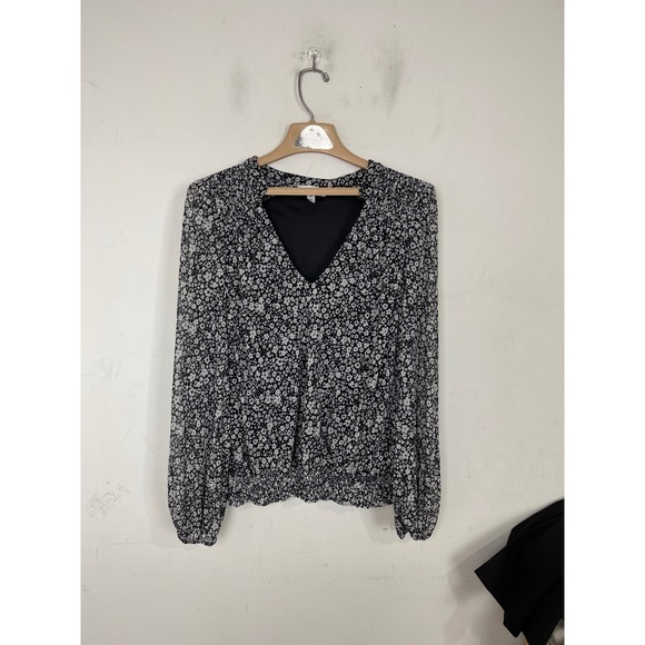 Evereve Tops - Evereve Womens Black White Floral Smocked Hem V-Neck Blouse Medium